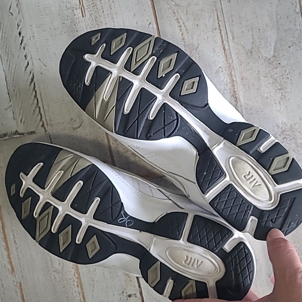 Nike size 10 - Picture 3 of 5